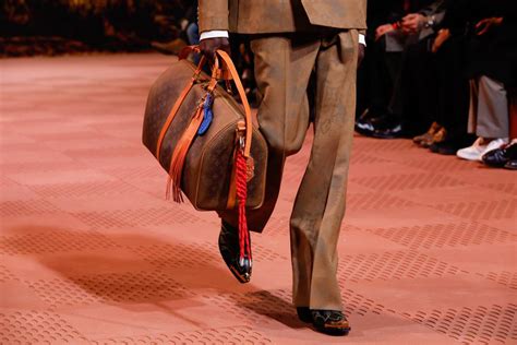 défilé louis vuitton janvier 2024|Tous les accessoires repérés au défilé Louis Vuitton automne .